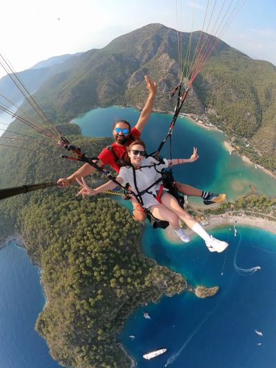 Gün batımında Ölüdeniz plajına iniş