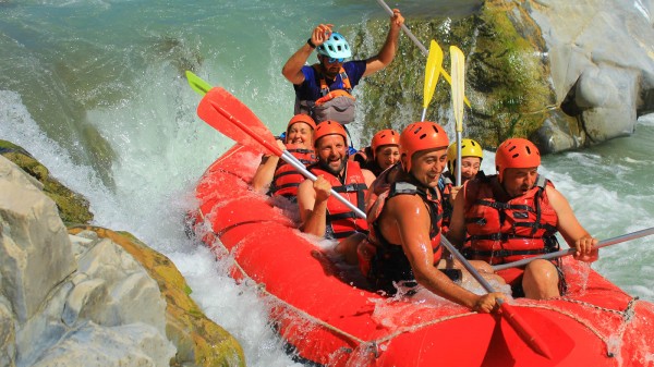 Dalaman Çayında Rafting: Akarsularda Macera ve Adrenalin